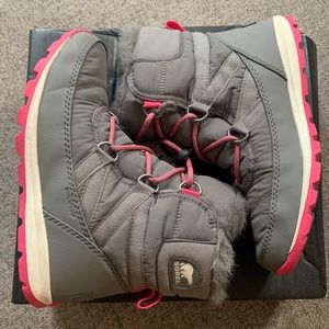 Girls Gently Used Sorel waterproof grey/pink boot size 5